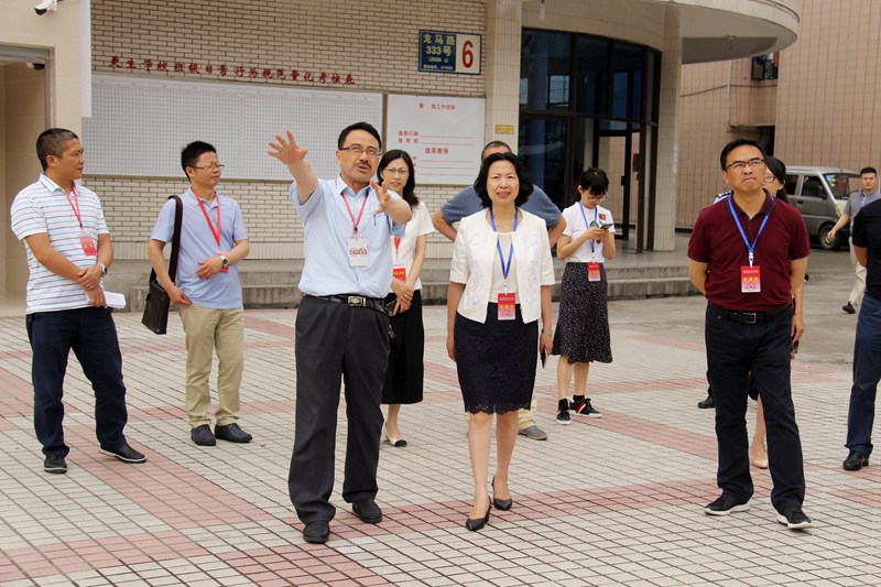 郭捷副市長(zhǎng)一行在更生考點(diǎn)巡考 (9).JPG