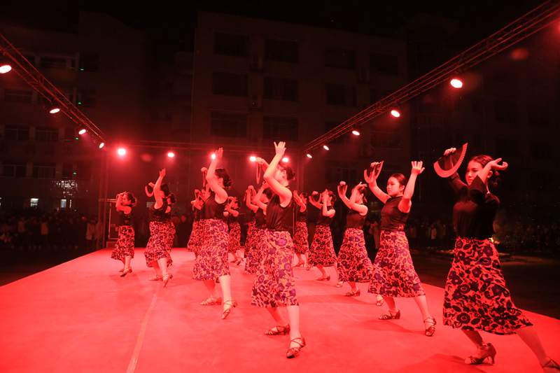 1545988329136895.jpg 1180348251.jpg